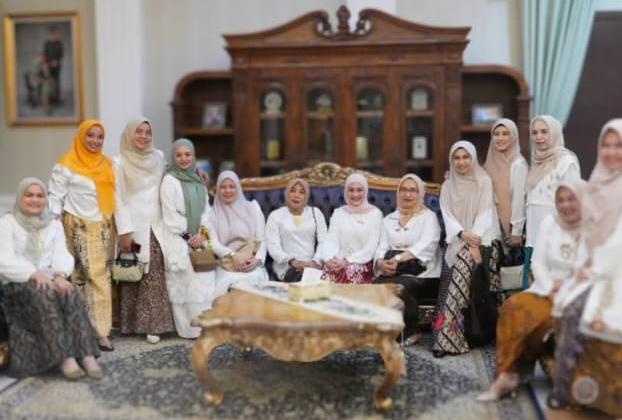 Perkuat Sinergi, Ny. T. Nurheriyani Ahmad Yuzar Hadiri Ramah Tamah Bersama Ibu-Ibu Bidang I Seruni KMP